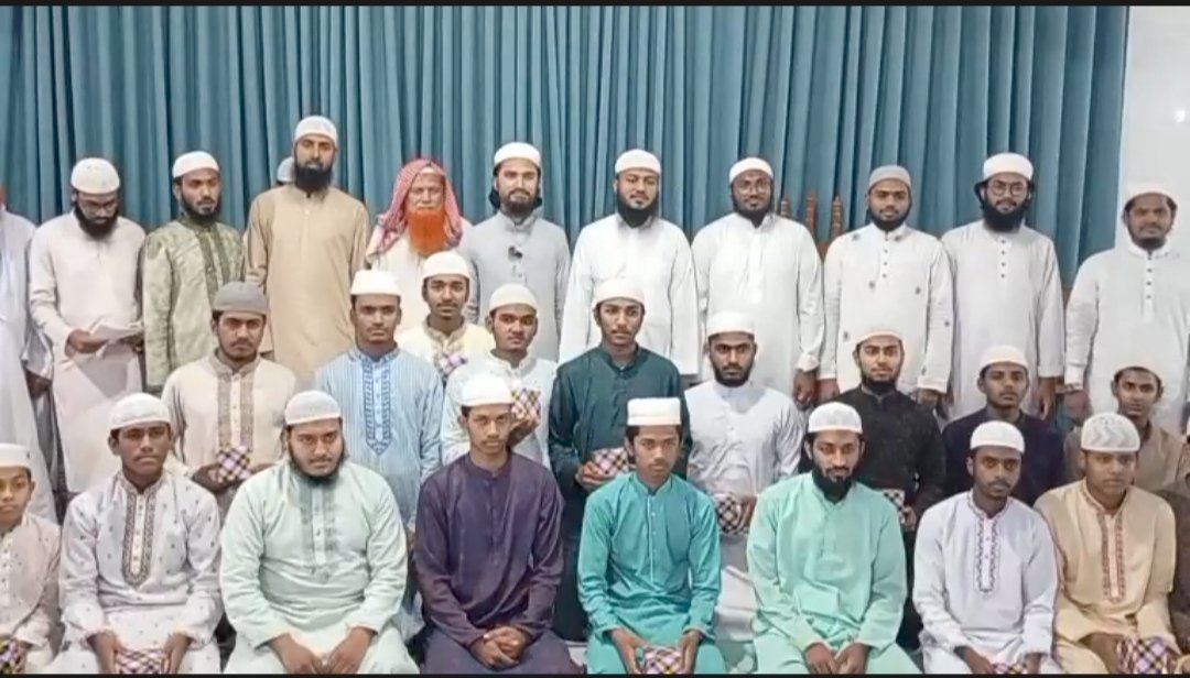 দারুল হুদা ইসলামী কমপ্লেক্সে বিশেষ হাতের লেখা প্রশিক্ষণ কোর্সের সফল সমাপ্তি ও পুরষ্কার বিতরণী অনুষ্ঠান